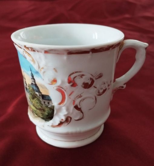 Porcelánový hrnek s motivem Svaté Hory