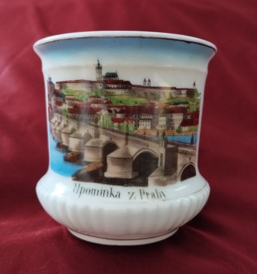 Sběratelský porcelánový hrnek "Upomínka z Prahy"