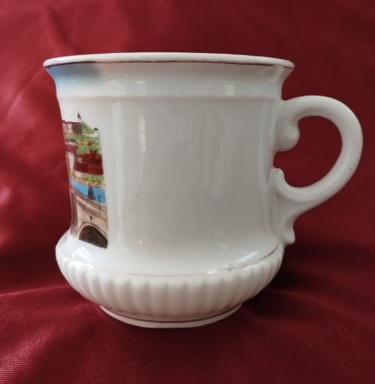 Sběratelský porcelánový hrnek "Upomínka z Prahy"