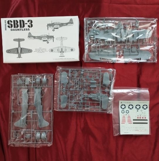 Plastový model letadla SBD-3 Dauntless v měřítku 1:48