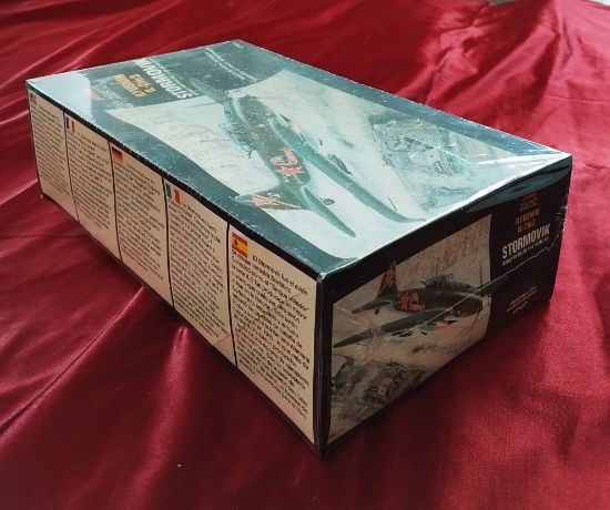 Plastikový model letadla Accurate Miniatures Ilyushin IL-2m3 Stormovik