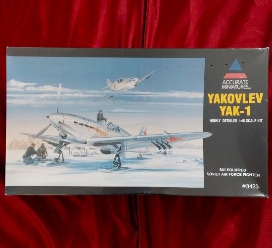 Model sovětského stíhacího letounu Yakovlev Yak-1 v měřítku 1:48 od výrobce Accurate Miniatures