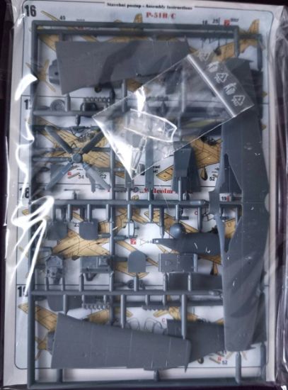 Plastikový model letadla AZmodel P-51B "Mustang" "Aces" 357. FG