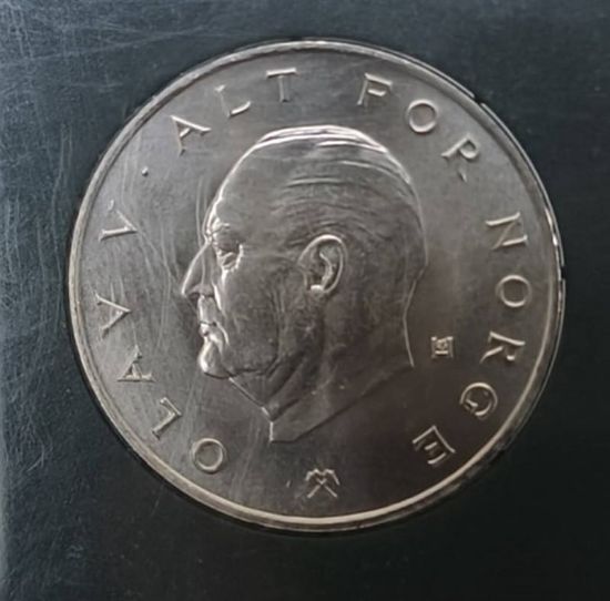 Sada norských mincí z roku 1983 v původním obalu. 