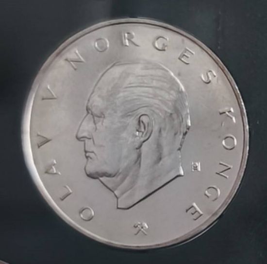 Sada norských mincí z roku 1983 v původním obalu. 