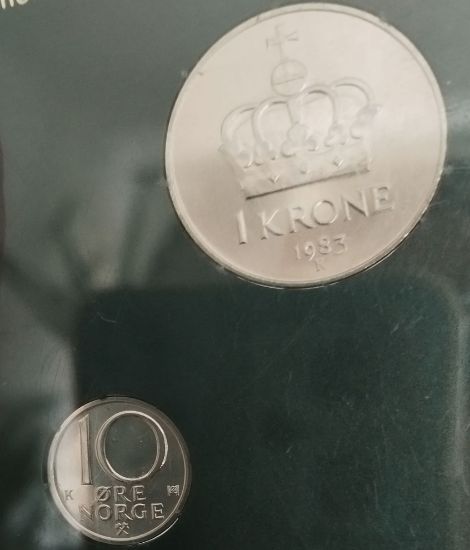 Sada norských mincí z roku 1983 v původním obalu. 